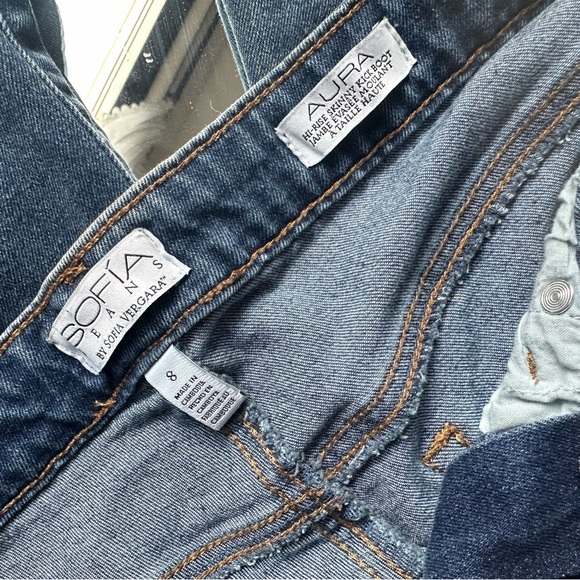 SOFIA Jeans by Sofia Vergara, size 8, skinny boot cut frayed hem. - Picture 4 of 5